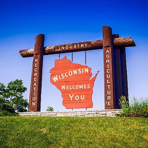 Wisconsin Welcome sign at Marinette WI